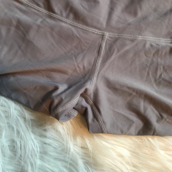 Lululemon crop leggings - Picture 2 of 3